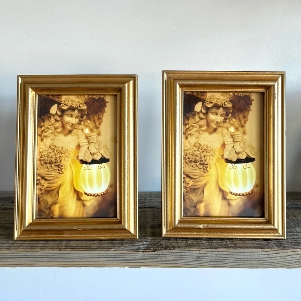 Pair of two gold frames 4x6